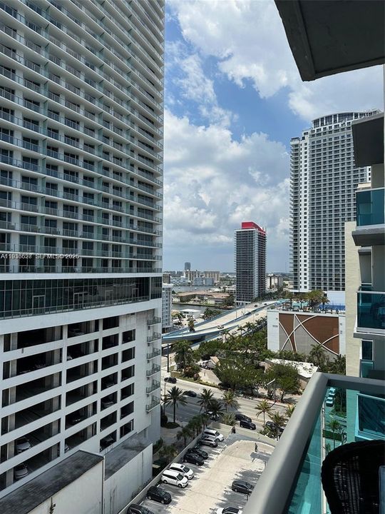 待售: $560,000 (2 贝兹, 2 浴室, 1358 平方英尺)