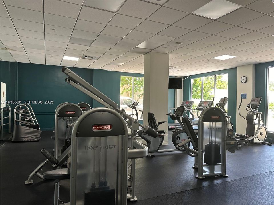 待售: $560,000 (2 贝兹, 2 浴室, 1358 平方英尺)