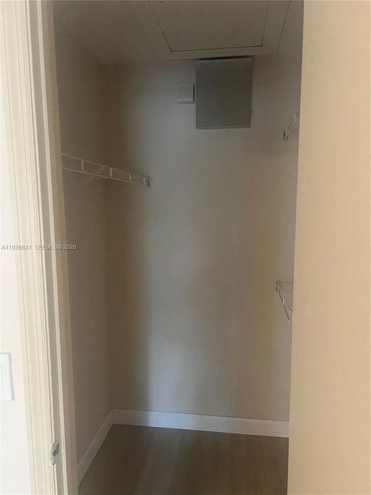 For Sale: $205,000 (1 beds, 1 baths, 743 Square Feet)