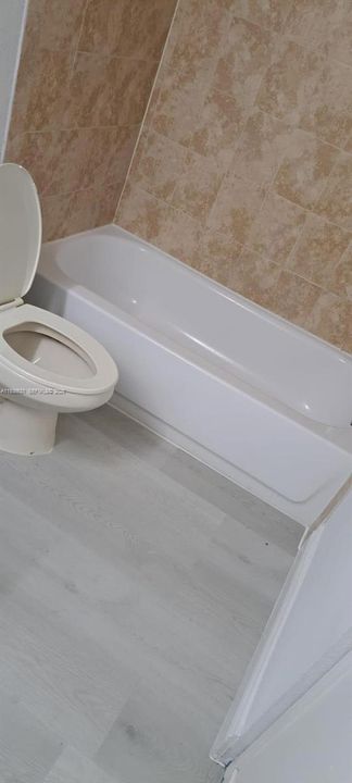 For Sale: $205,000 (1 beds, 1 baths, 743 Square Feet)