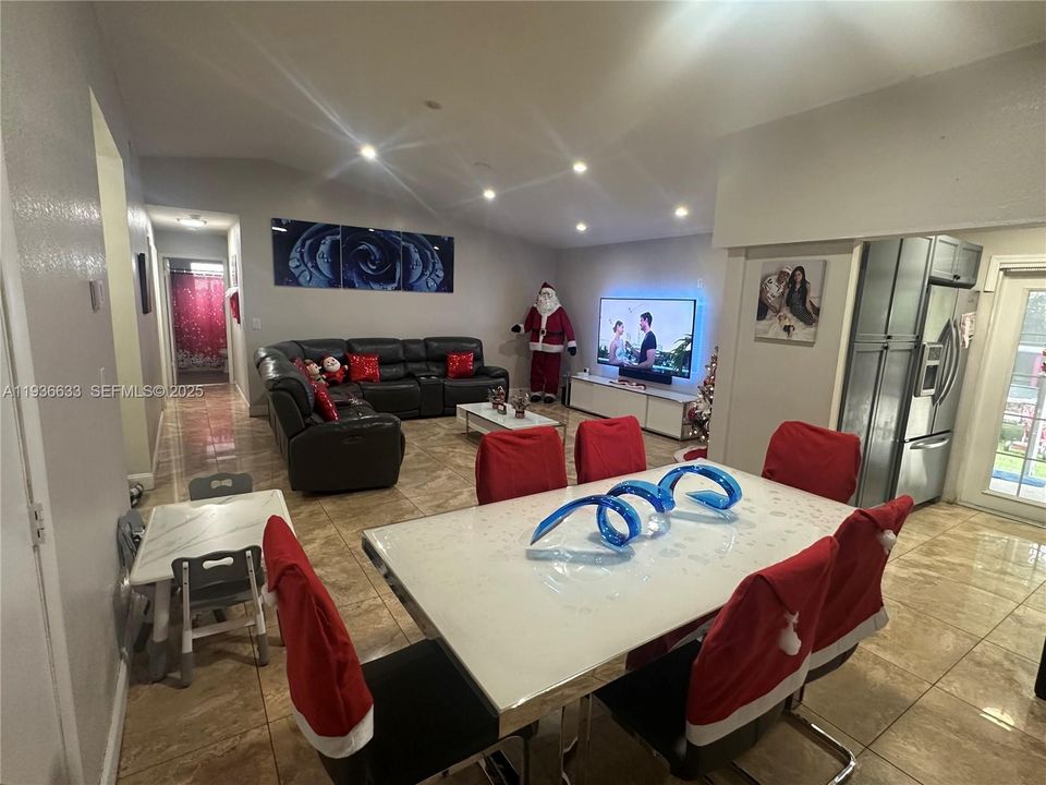 En Renta: $3,100 (3 camas, 2 baños, 1367 Pies cuadrados)