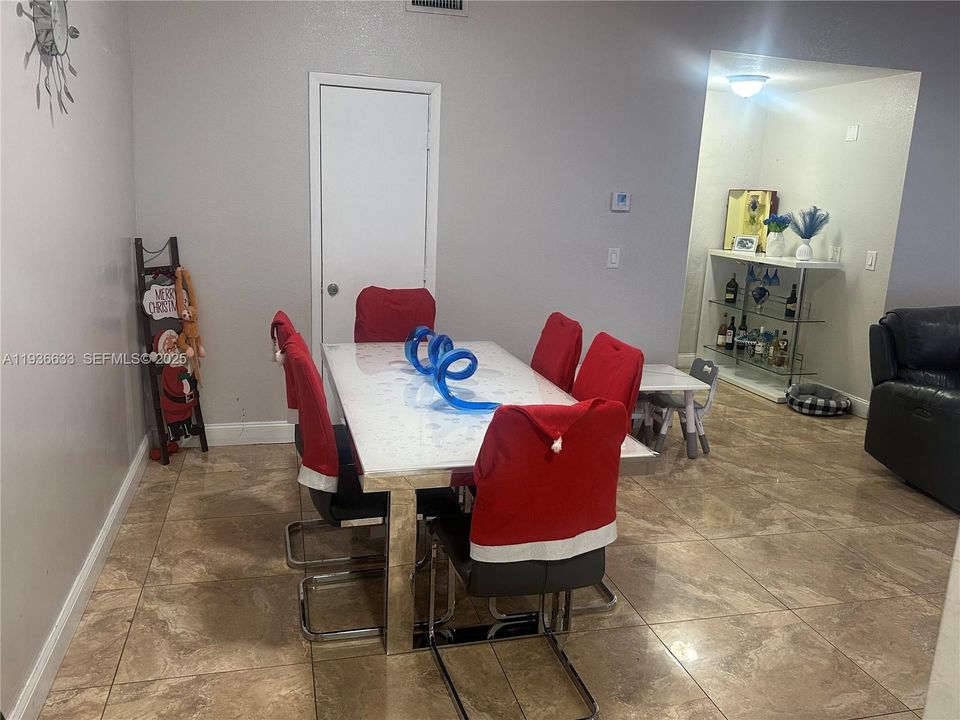 En Renta: $3,100 (3 camas, 2 baños, 1367 Pies cuadrados)