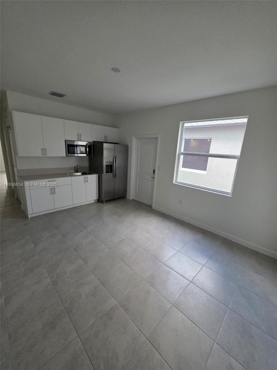 出租: $1,600 (5 贝兹, 3 浴室, 0 平方英尺)