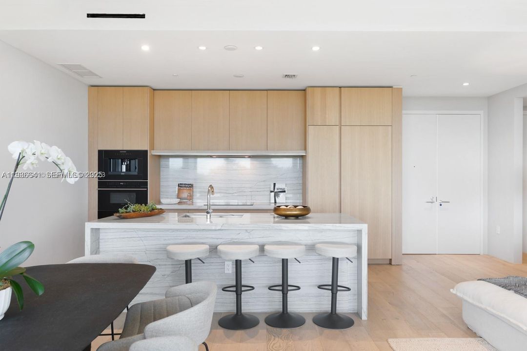 For Rent: $25,000 (2 beds, 2 baths, 1594 Square Feet)