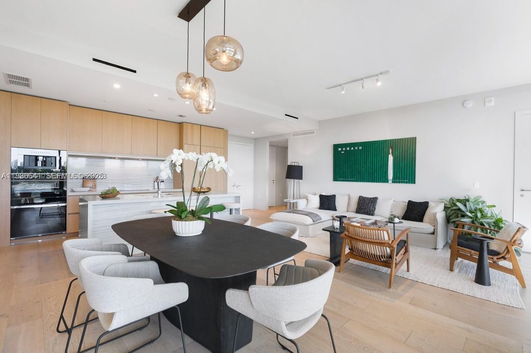 For Rent: $25,000 (2 beds, 2 baths, 1594 Square Feet)