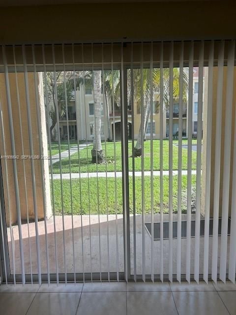 出租: $2,000 (3 贝兹, 2 浴室, 1300 平方英尺)