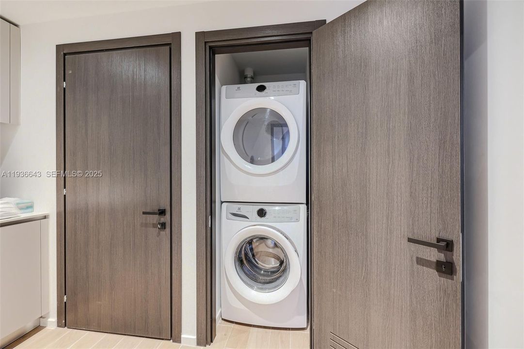 For Sale: $1,999,000 (4 beds, 4 baths, 0 Square Feet)