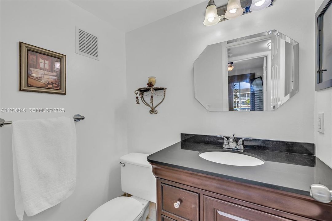 На продажу: $138,000 (2 спален, 1 ванн, 820 Квадратных фут)