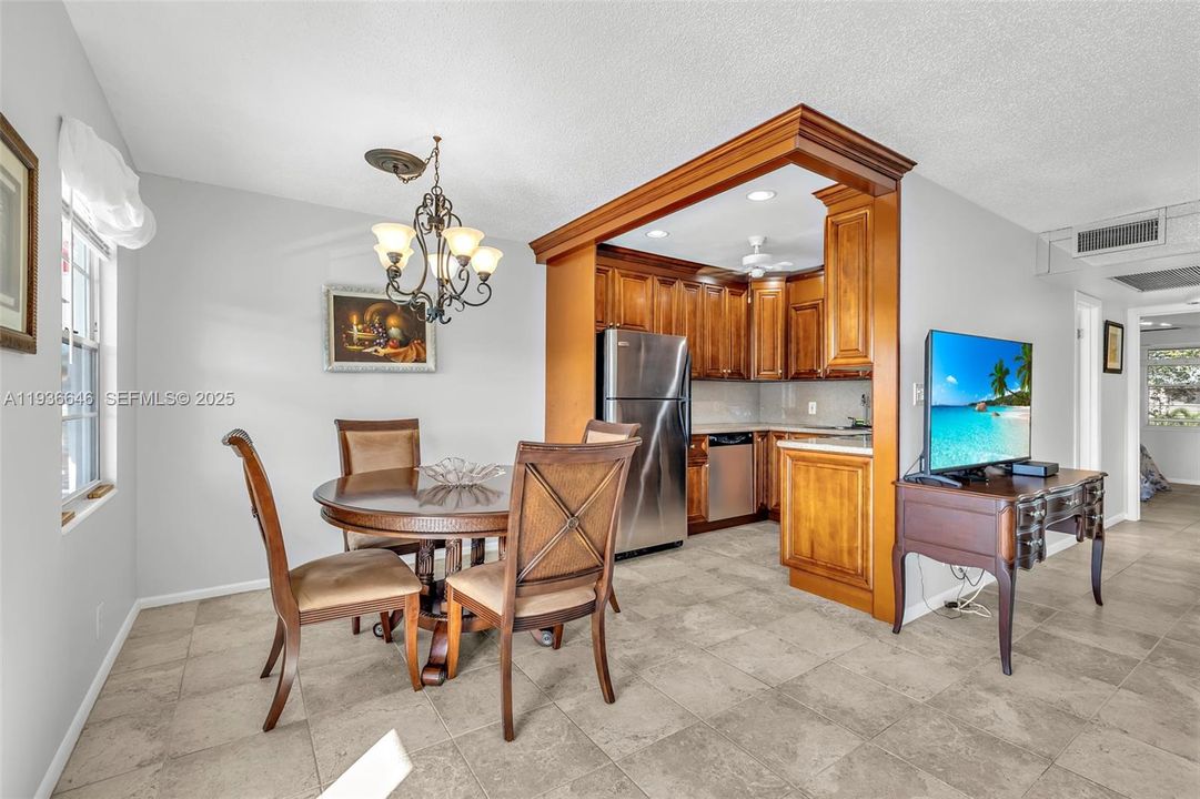 На продажу: $138,000 (2 спален, 1 ванн, 820 Квадратных фут)