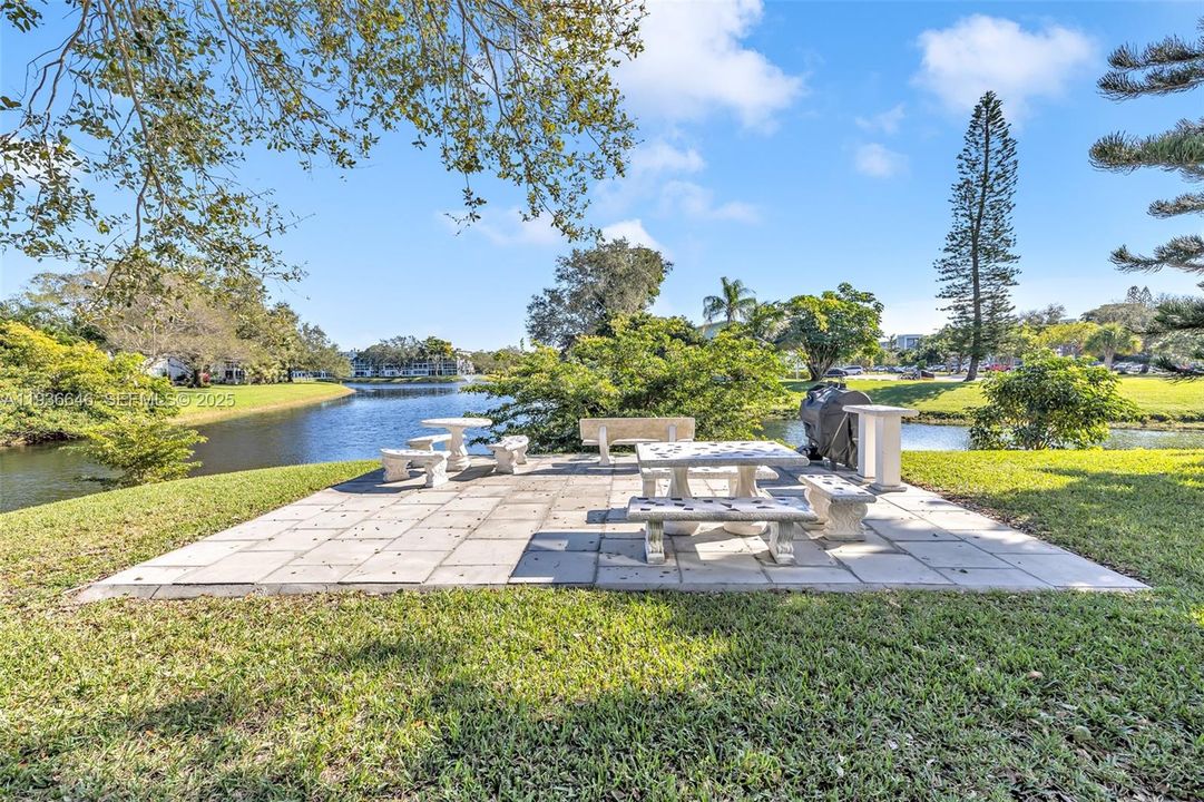 На продажу: $138,000 (2 спален, 1 ванн, 820 Квадратных фут)