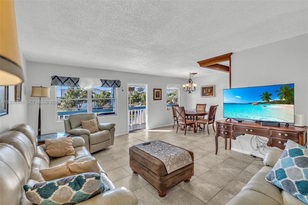 На продажу: $138,000 (2 спален, 1 ванн, 820 Квадратных фут)