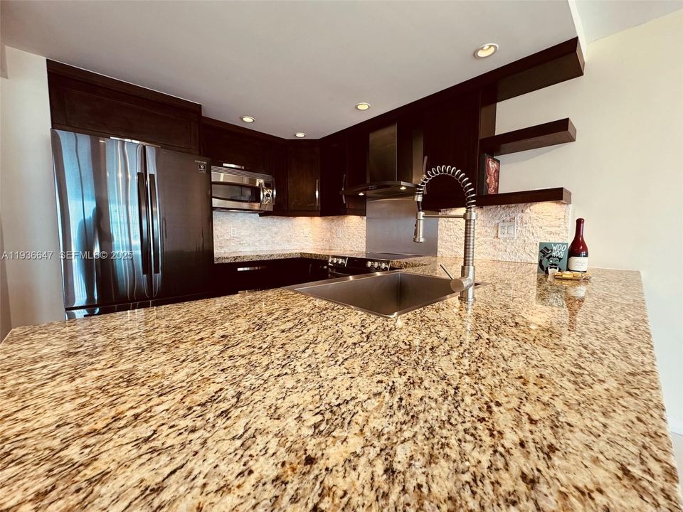 В аренду: $3,500 (1 спален, 1 ванн, 1064 Квадратных фут)