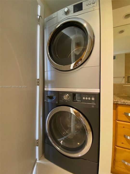 В аренду: $3,500 (1 спален, 1 ванн, 1064 Квадратных фут)