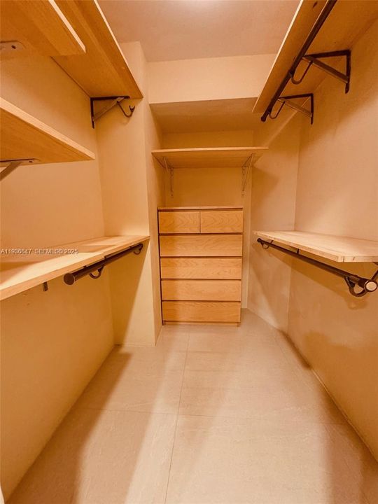 В аренду: $3,500 (1 спален, 1 ванн, 1064 Квадратных фут)