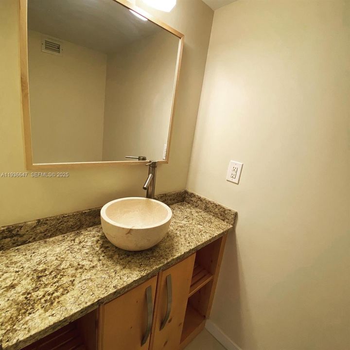 В аренду: $3,500 (1 спален, 1 ванн, 1064 Квадратных фут)