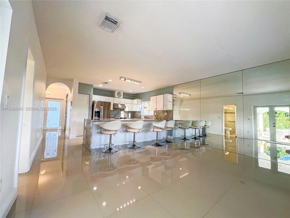 En Renta: $5,000 (3 camas, 4 baños, 2612 Pies cuadrados)