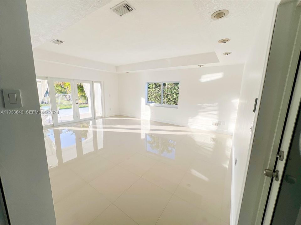 En Renta: $5,000 (3 camas, 4 baños, 2612 Pies cuadrados)