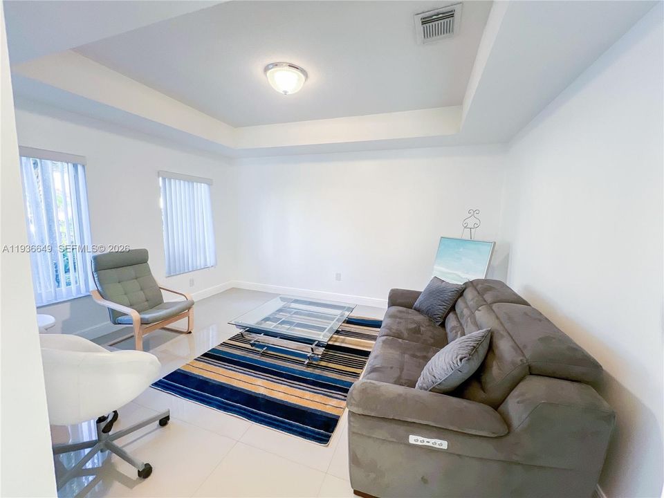 En Renta: $5,000 (3 camas, 4 baños, 2612 Pies cuadrados)