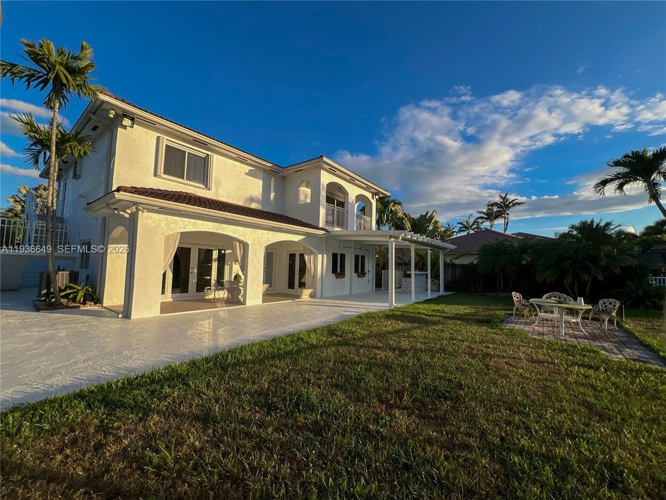 En Renta: $5,000 (3 camas, 4 baños, 2612 Pies cuadrados)