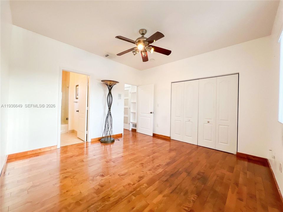 En Renta: $5,000 (3 camas, 4 baños, 2612 Pies cuadrados)