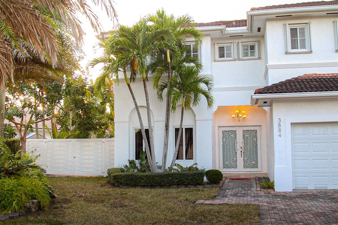 En Renta: $5,000 (3 camas, 4 baños, 2612 Pies cuadrados)