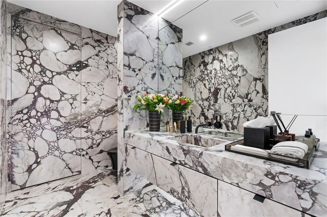 На продажу: $14,150,000 (5 спален, 5 ванн, 4306 Квадратных фут)