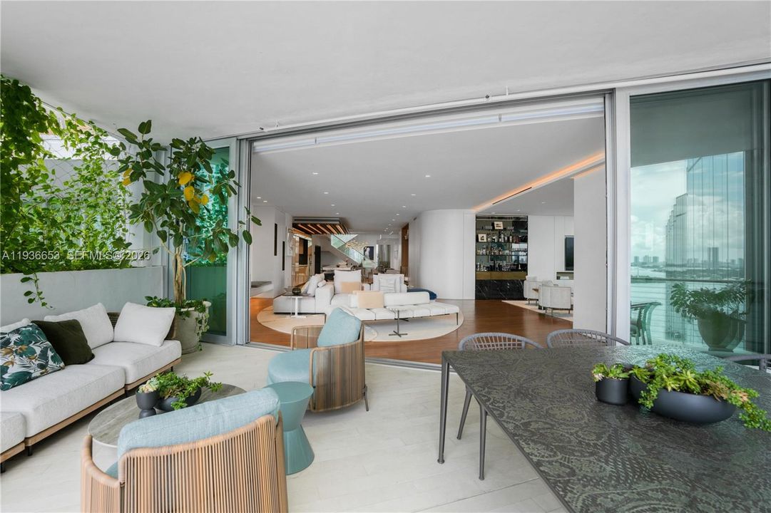 На продажу: $14,150,000 (5 спален, 5 ванн, 4306 Квадратных фут)