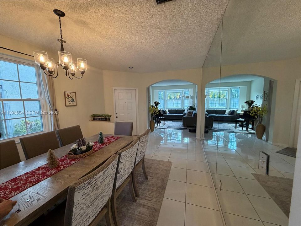 В аренду: $3,900 (4 спален, 2 ванн, 1956 Квадратных фут)