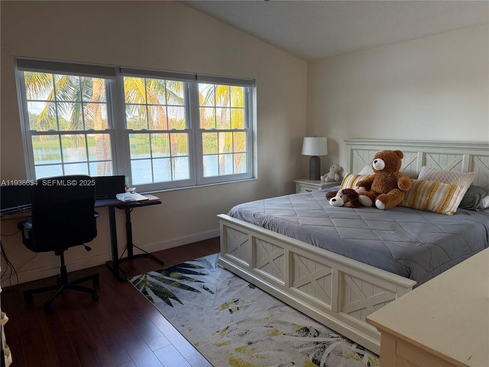 В аренду: $3,900 (4 спален, 2 ванн, 1956 Квадратных фут)