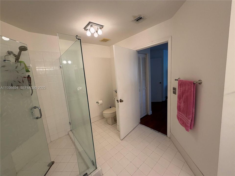 В аренду: $3,900 (4 спален, 2 ванн, 1956 Квадратных фут)