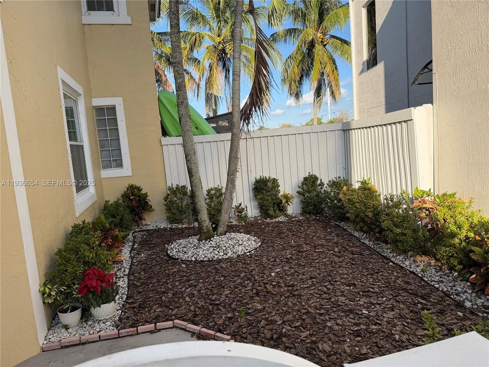 В аренду: $3,900 (4 спален, 2 ванн, 1956 Квадратных фут)