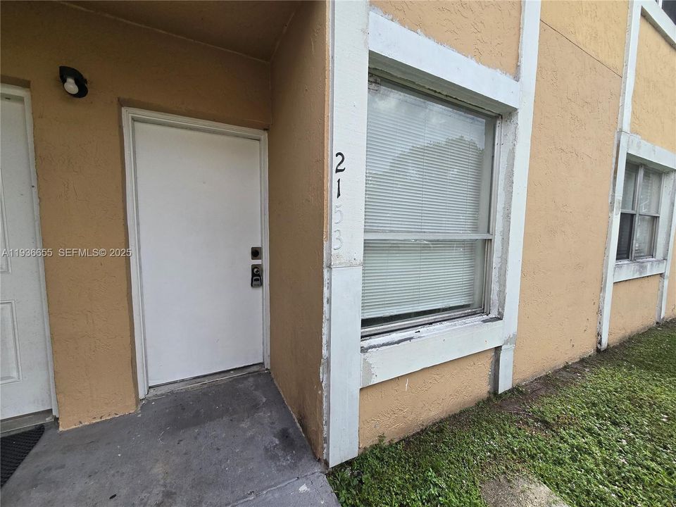 For Rent: $2,000 (2 beds, 2 baths, 1000 Square Feet)
