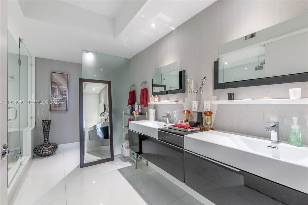 На продажу: $1,799,999 (2 спален, 2 ванн, 1886 Квадратных фут)