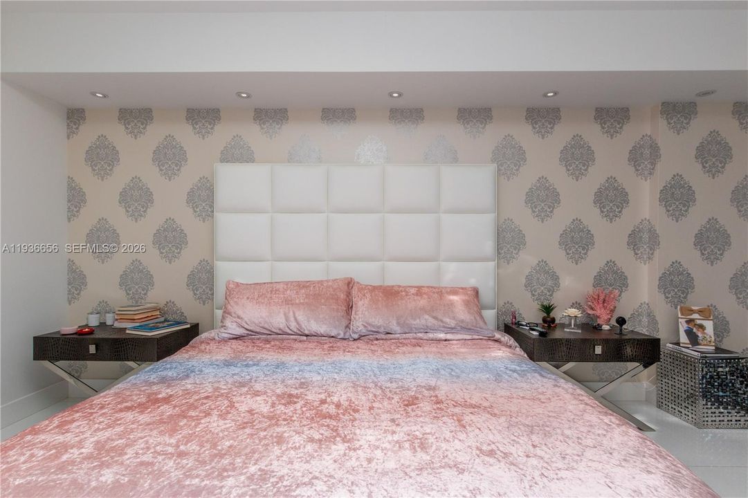 На продажу: $1,799,999 (2 спален, 2 ванн, 1886 Квадратных фут)