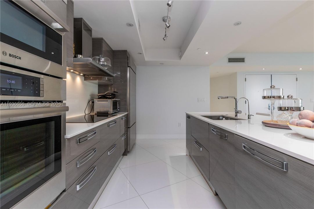 На продажу: $1,799,999 (2 спален, 2 ванн, 1886 Квадратных фут)