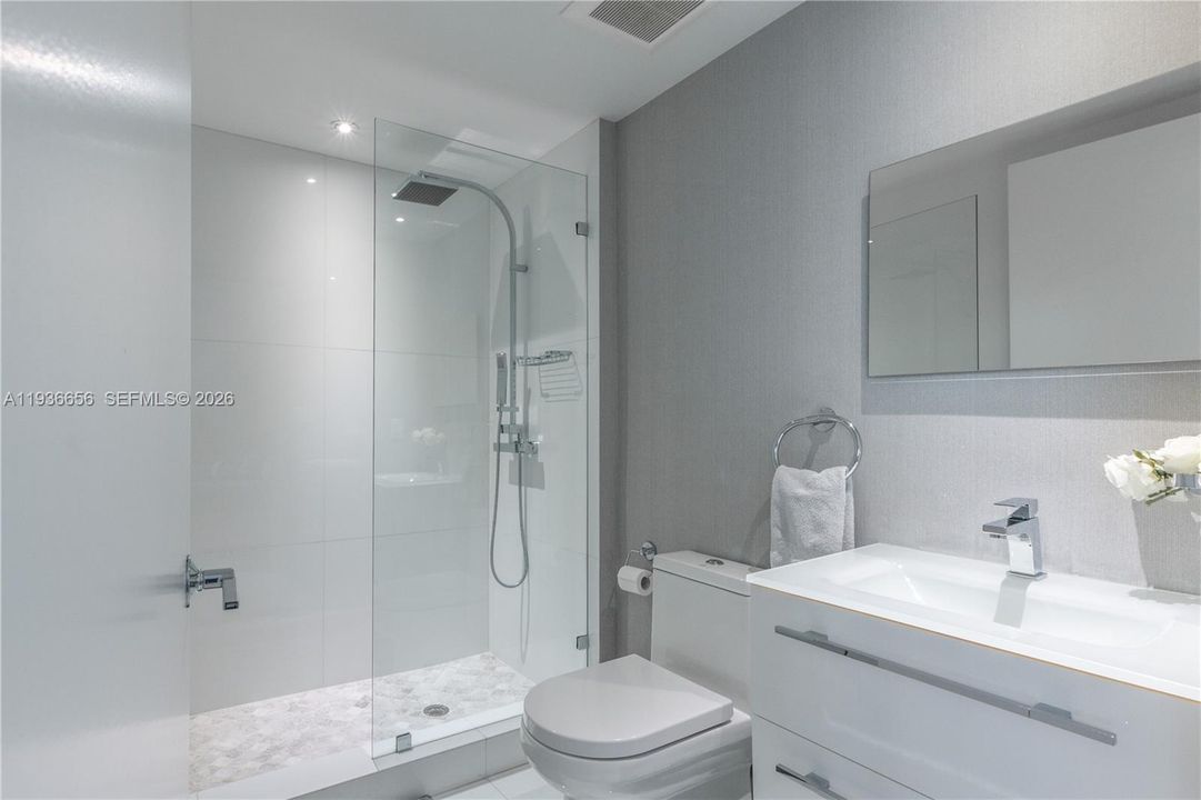 На продажу: $1,799,999 (2 спален, 2 ванн, 1886 Квадратных фут)