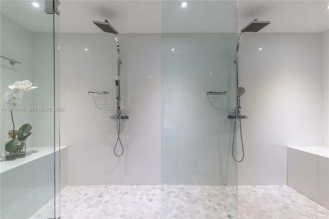 На продажу: $1,799,999 (2 спален, 2 ванн, 1886 Квадратных фут)