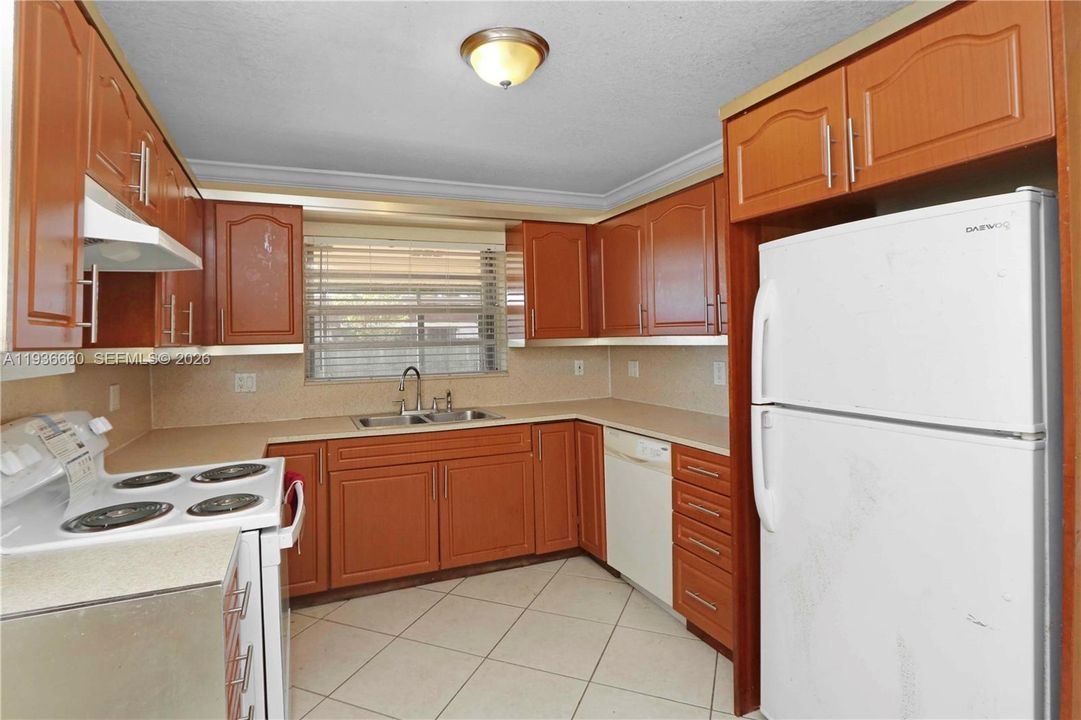 En Venta: $549,000 (4 camas, 2 baños, 1602 Pies cuadrados)