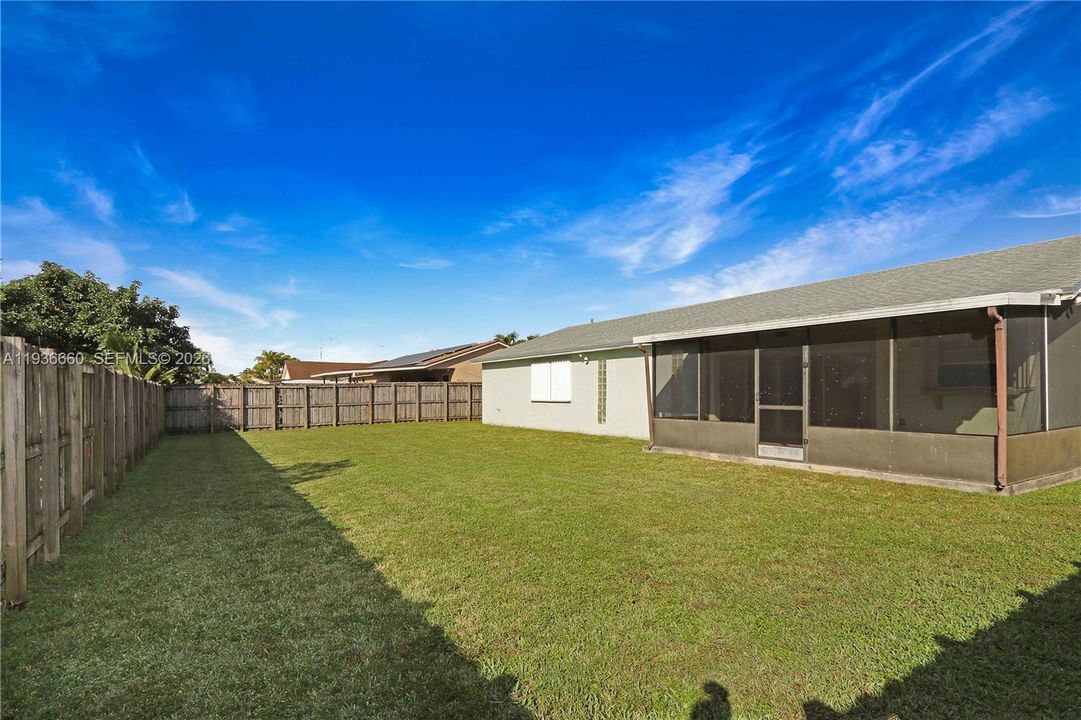 En Venta: $549,000 (4 camas, 2 baños, 1602 Pies cuadrados)