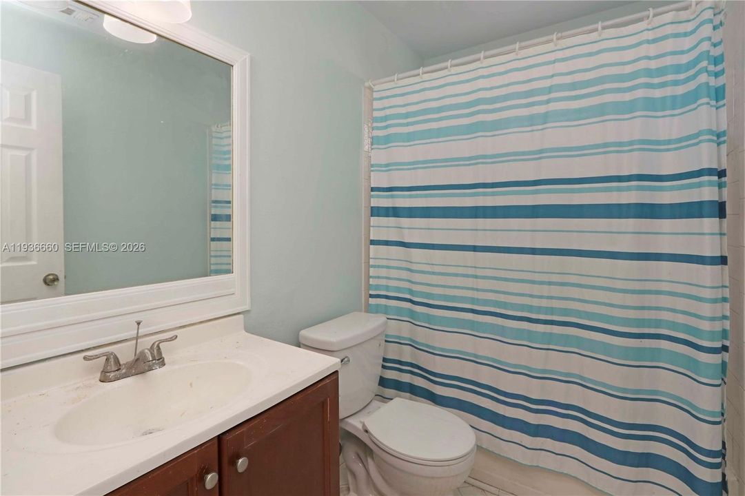 En Venta: $549,000 (4 camas, 2 baños, 1602 Pies cuadrados)