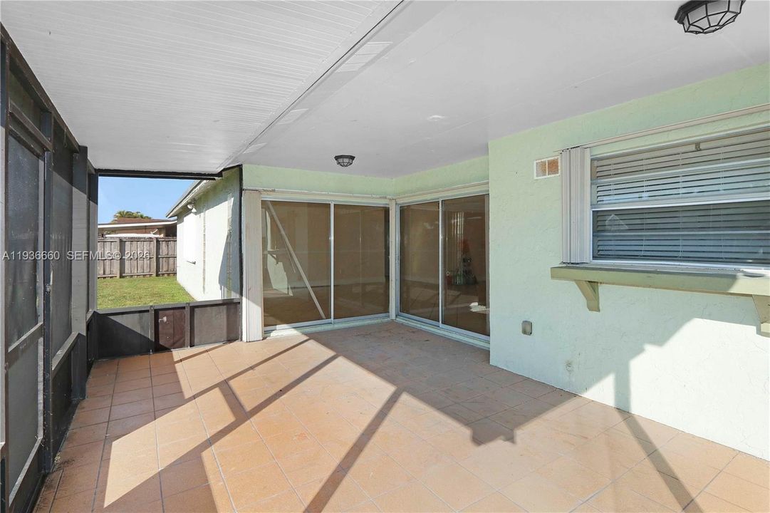 En Venta: $549,000 (4 camas, 2 baños, 1602 Pies cuadrados)