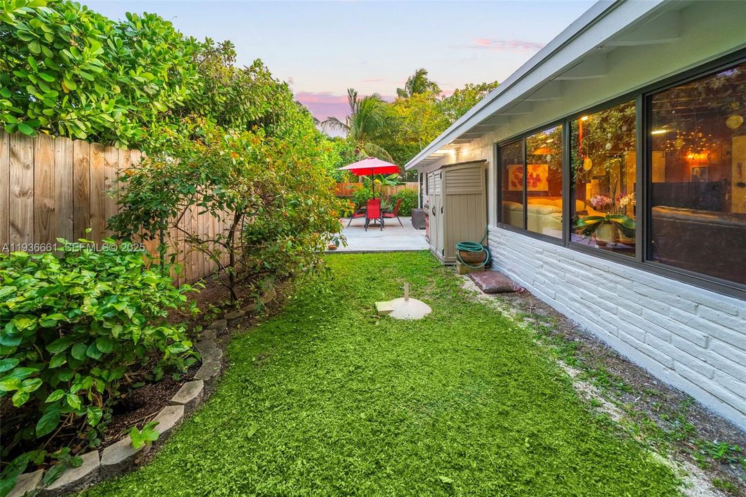 For Sale: $1,400,000 (3 beds, 2 baths, 2183 Square Feet)