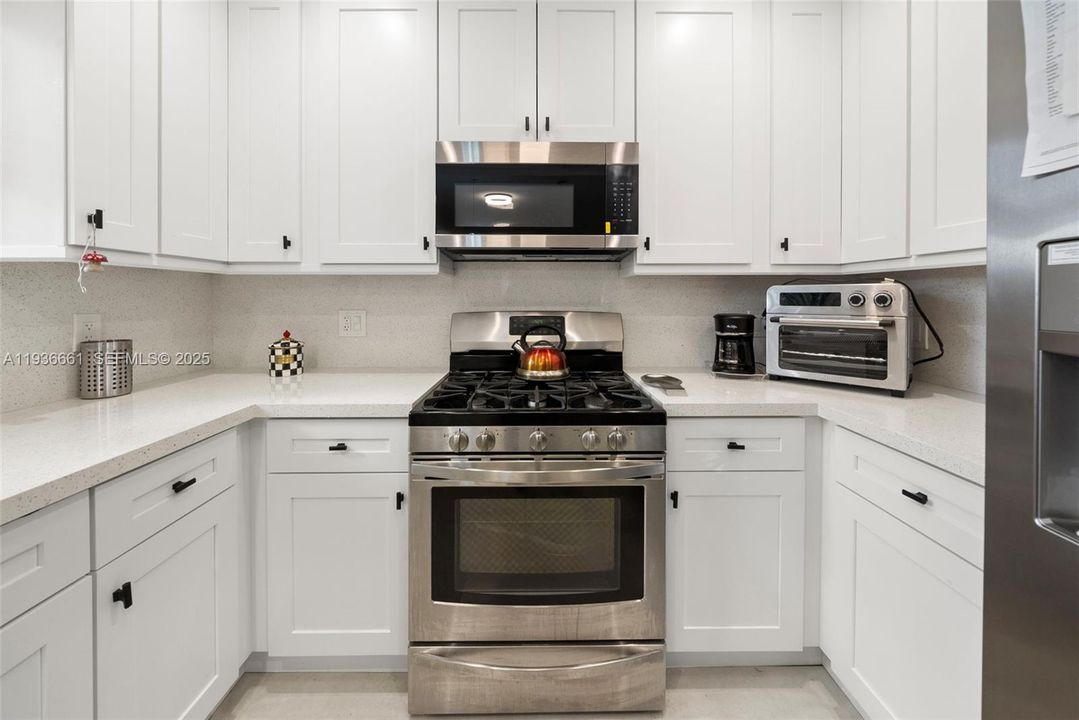 For Sale: $1,400,000 (3 beds, 2 baths, 2183 Square Feet)