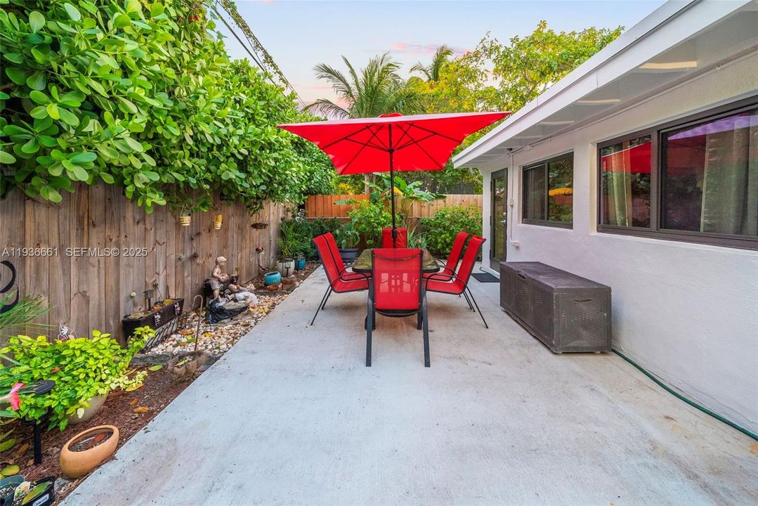 For Sale: $1,400,000 (3 beds, 2 baths, 2183 Square Feet)