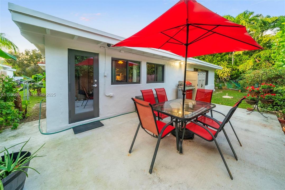 For Sale: $1,400,000 (3 beds, 2 baths, 2183 Square Feet)