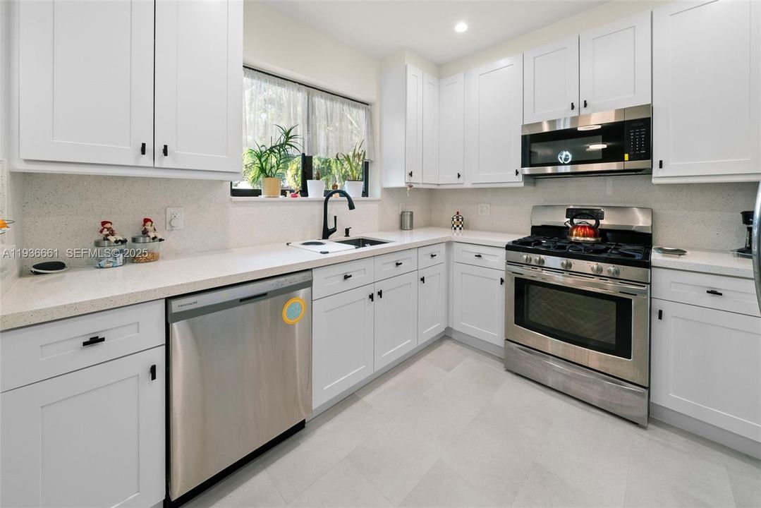 For Sale: $1,400,000 (3 beds, 2 baths, 2183 Square Feet)