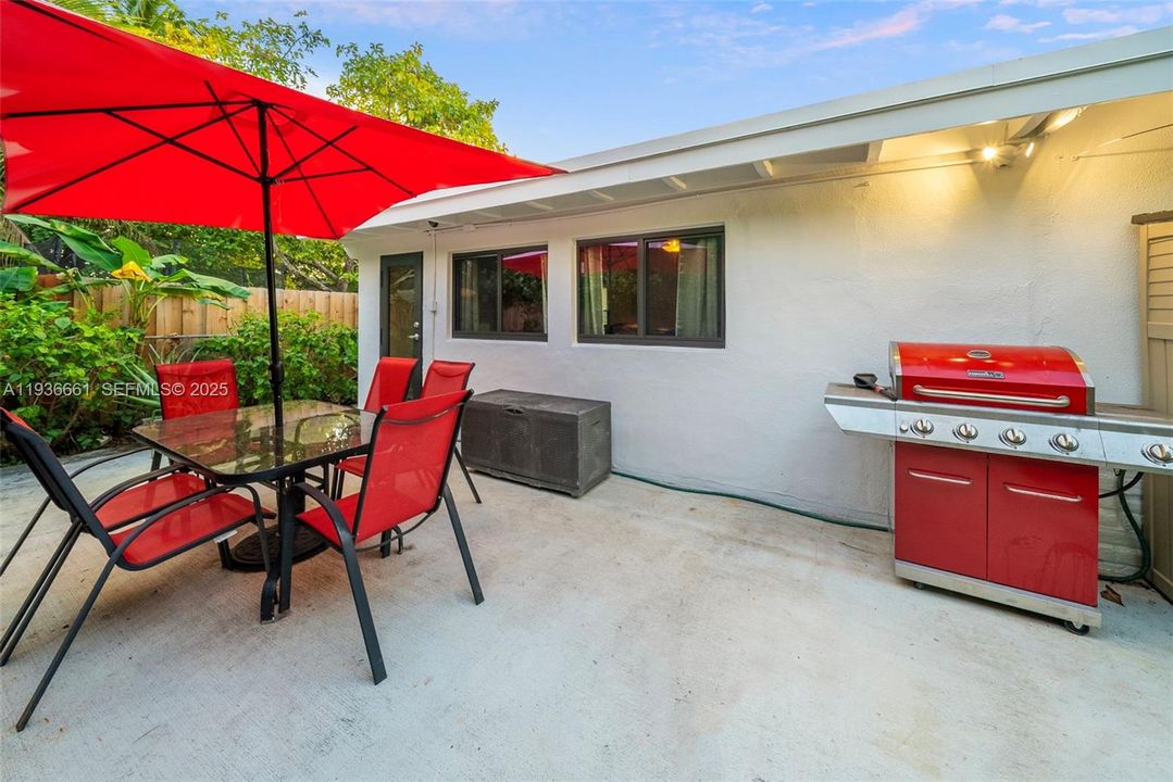 For Sale: $1,400,000 (3 beds, 2 baths, 2183 Square Feet)