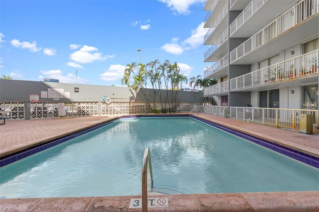 待售: $355,000 (2 贝兹, 1 浴室, 767 平方英尺)