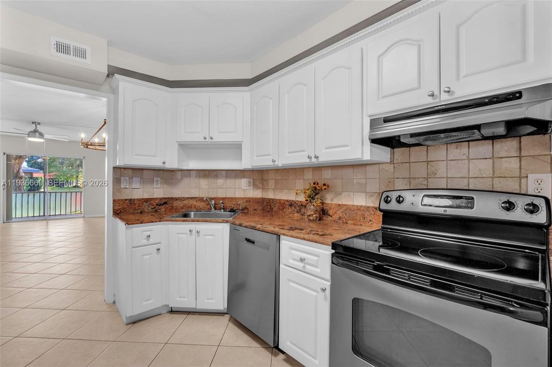 На продажу: $174,900 (1 спален, 1 ванн, 1003 Квадратных фут)