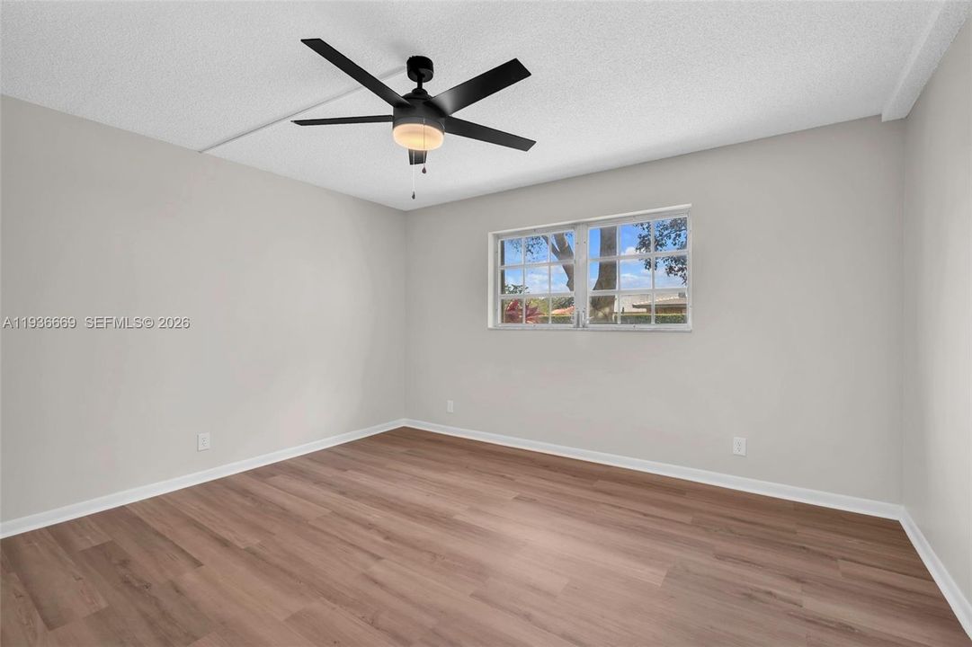 На продажу: $174,900 (1 спален, 1 ванн, 1003 Квадратных фут)